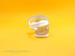 Kickers BETTY Blanc - 694790-30-3 - Nu-pieds Fille 12 Kickers BETTY Blanc - 694790-30-3 - Nu-pieds Fille -Tendance Pieds cd24607c73b9e66c561f35ea11d5d5ef img 6115.jpg 135762